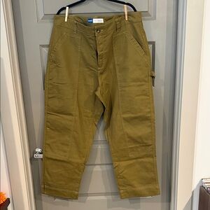 Old Navy Women’s Cargo Pants in Olive